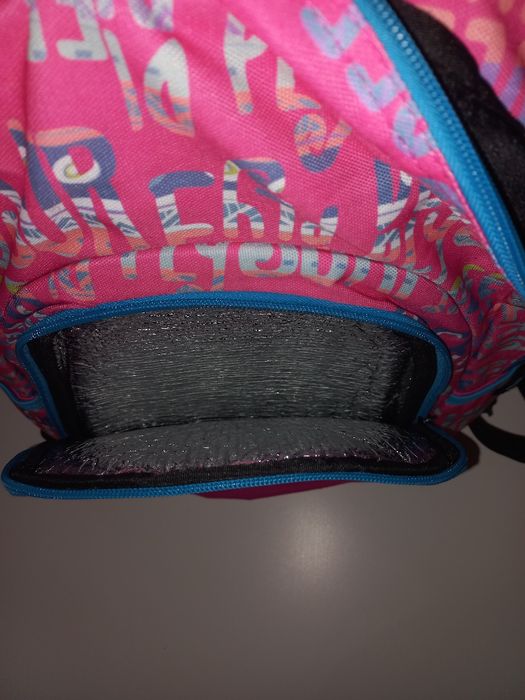 Mochila escolar com parte para comida