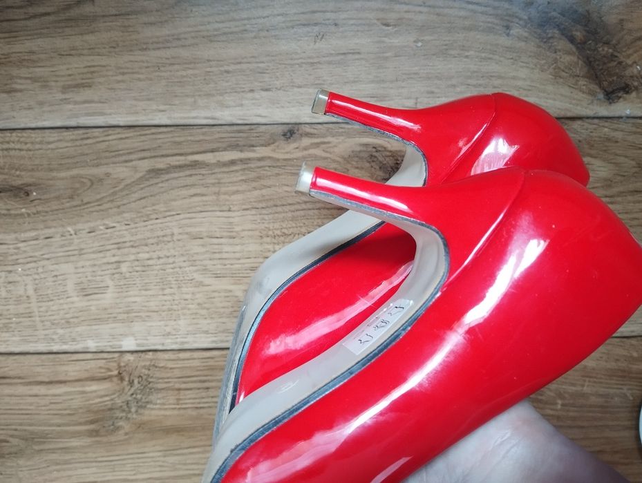 Czerwone lakierowane szpilki 7 cm