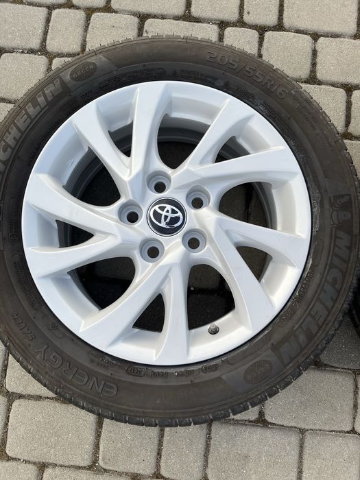 Alufelgi 5x114,3 16 cali Toyota Auris Avensis Corolla opony 205/55/16
