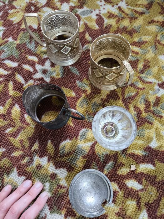 Підстаканники і солонка