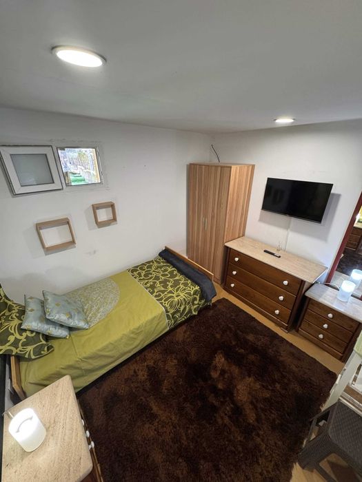Arrenda-se Studio na Rua de Costa Cabral (Areosa) – Pronto a habitar