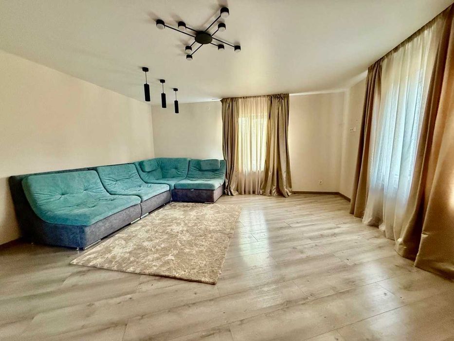 Продаж будинку з ремонтом і земельною ділянкою 33 сотих біля Львова