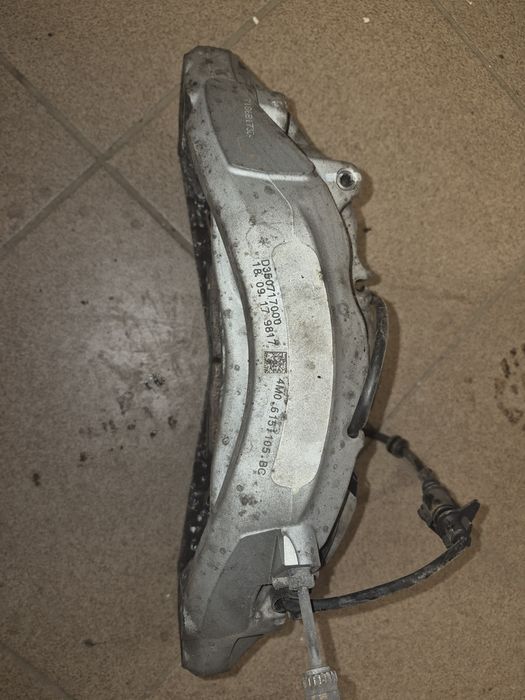 Audi q7 4m zacisk hamulcowy 4 M0 .615.106AR