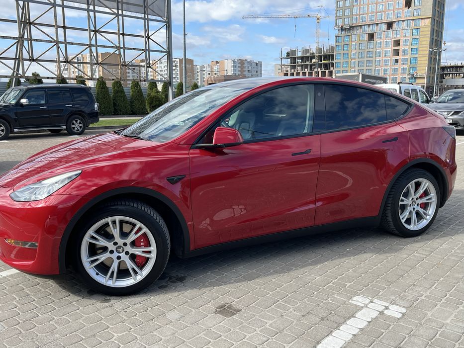 Tesla Model Y Long Range Dual Motor All-Wheel Drive 2021 Red