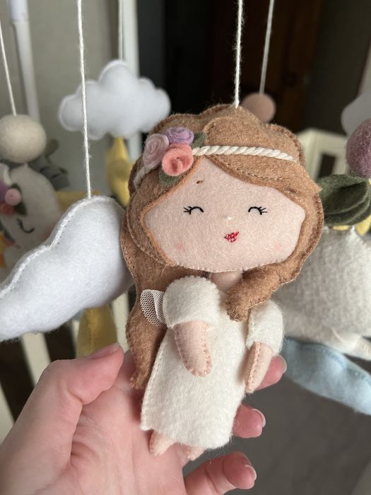 Дитячий мобіль на кроватку