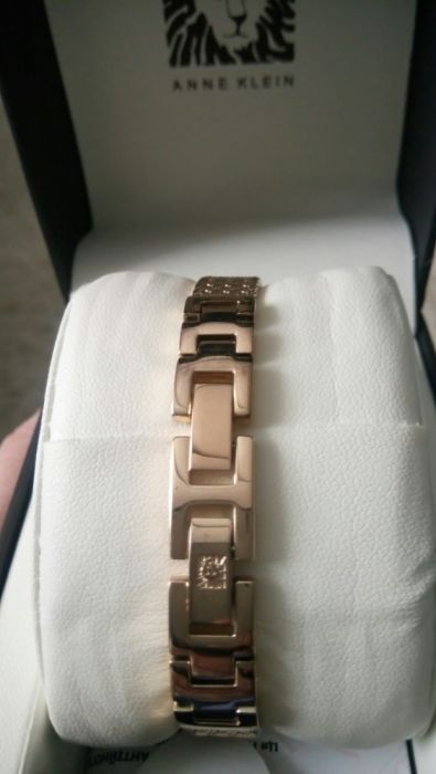 Часы Anne Klein
