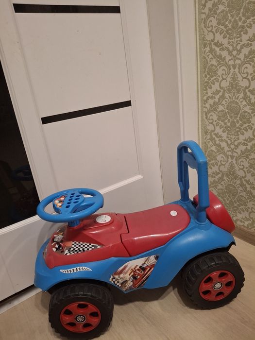 Продам. Толокар ,все ціле ,тільки руль не пікає ,ціна 300 гр без торг