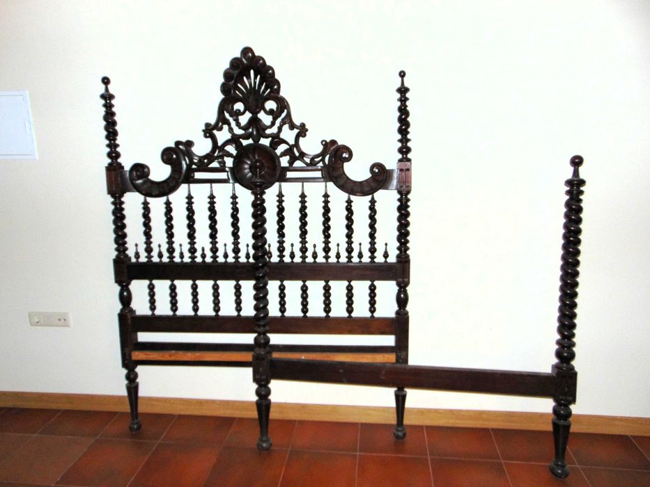 Cama de Bilros em Pau Santo