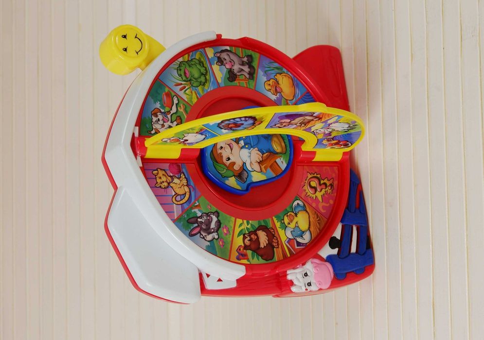 Игрушка музыкальная обучающая звуки для малышей 6+ fisher elc ферма