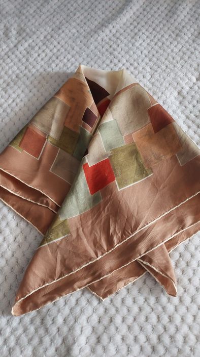 Stylowa jedwabna apaszka