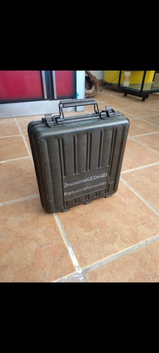 Caixa metálica arrumos