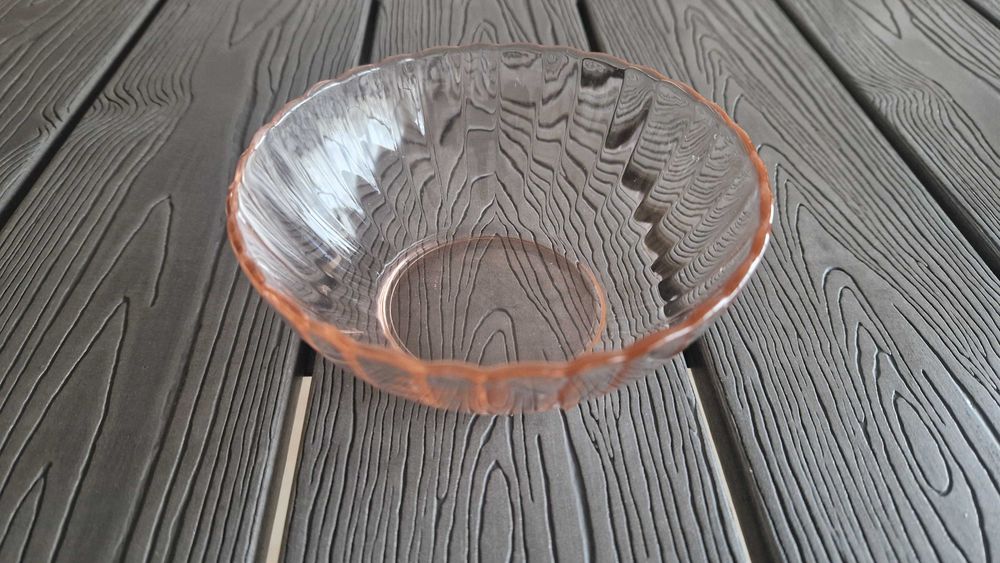 Taça pequena de vidro transparente rosa
