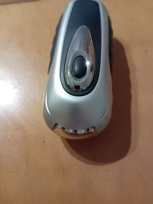 Latarka przenośna z korbą