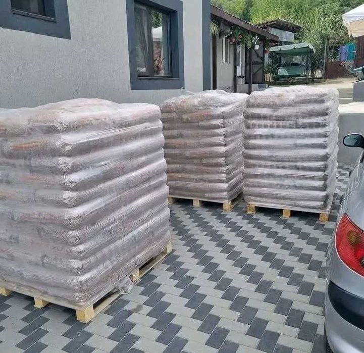 Pellet sosnowy Jasny (nie czarny) nie powoduje spieków EN+ Dowóz