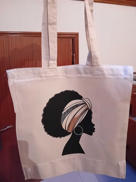 Sacos tote bege com varias estampas,5 € cada 1