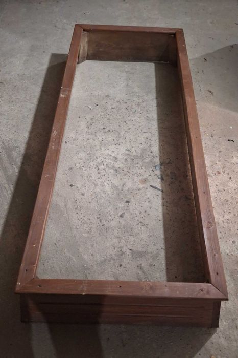 Nagrobek tymczasowy, skrzynia drewniana