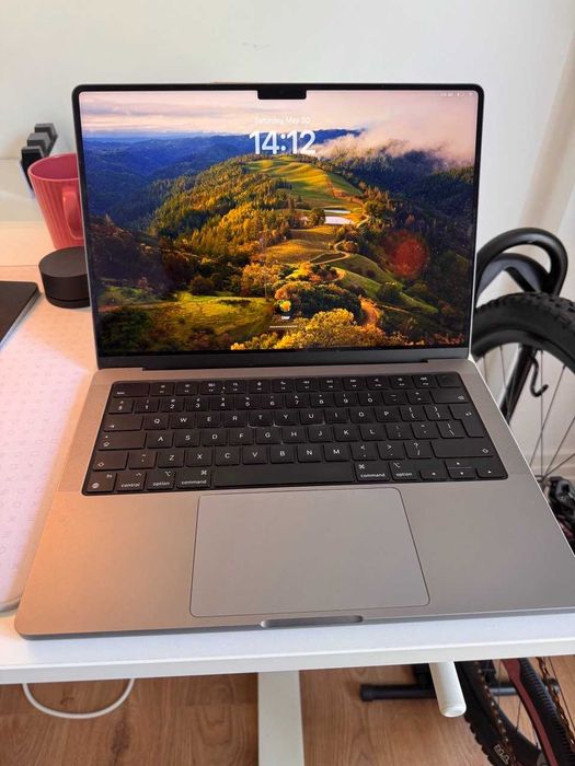 Mac Book Pro m3 2023 16gb RAM 512gb SSD