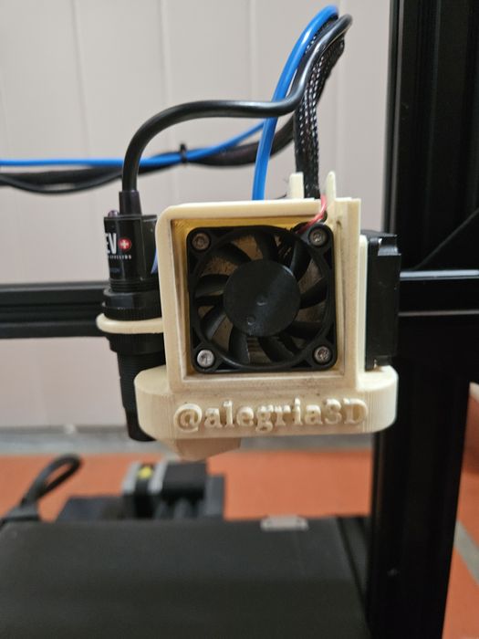 Creality Ender 3 V2 - Impressora 3D