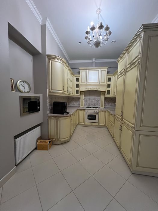 Продаж! Квартира з видом на драмтеатр — історичний центр міста