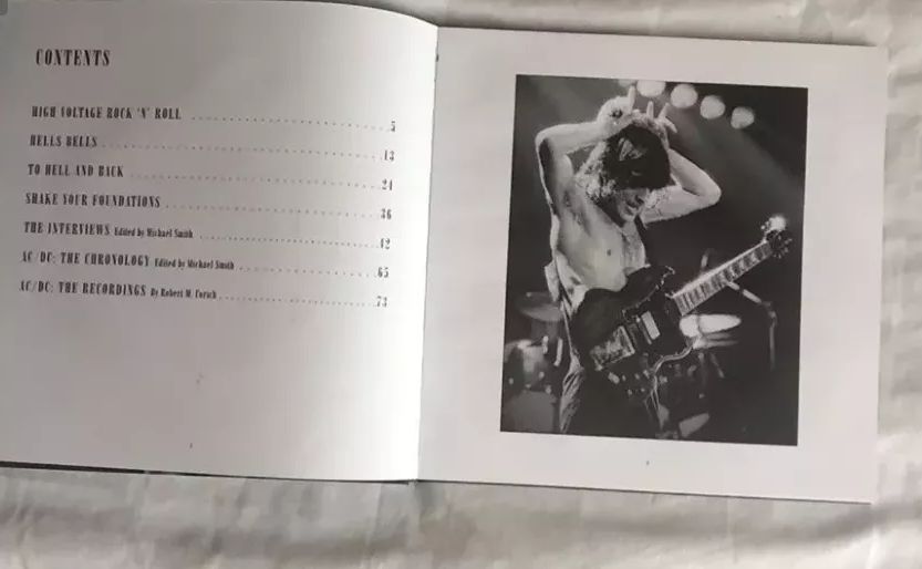 AC/DC: Dirty Deeds Hardcover com 4 DVD's