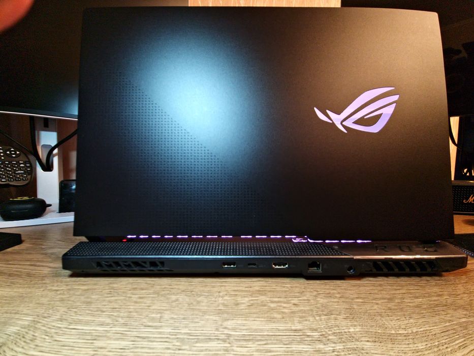 Rog STRIX g17 713 r9 5900hx, 6800m 12 gb, 32 gb ram 1t ssd,