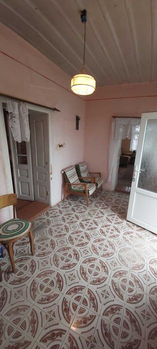 Житловий будинок на головній дорозі