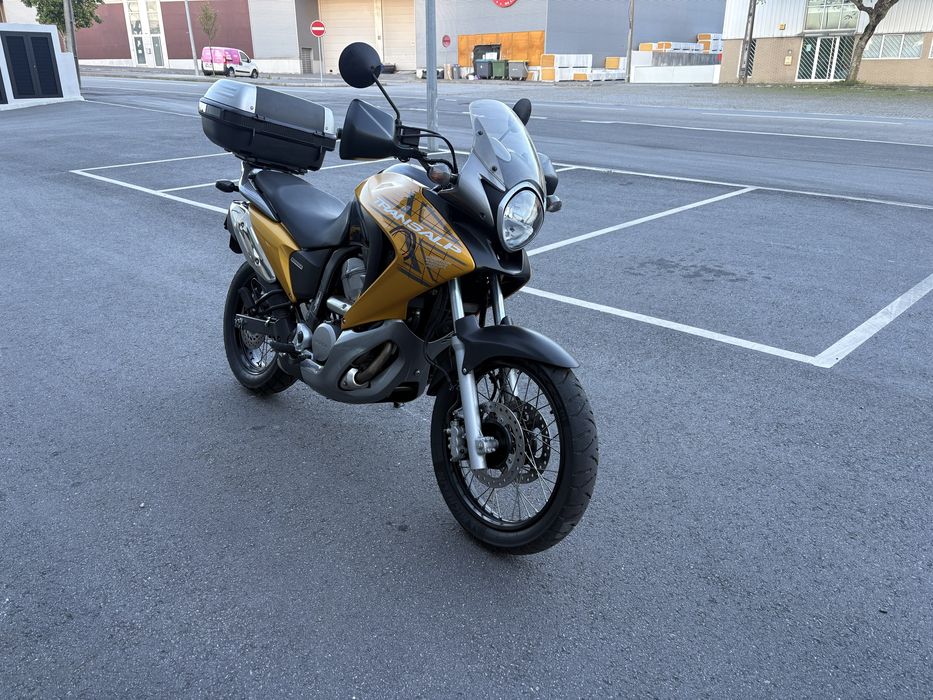 Honda Transalp 700 ( só 26100 km )  Versão exclusiva