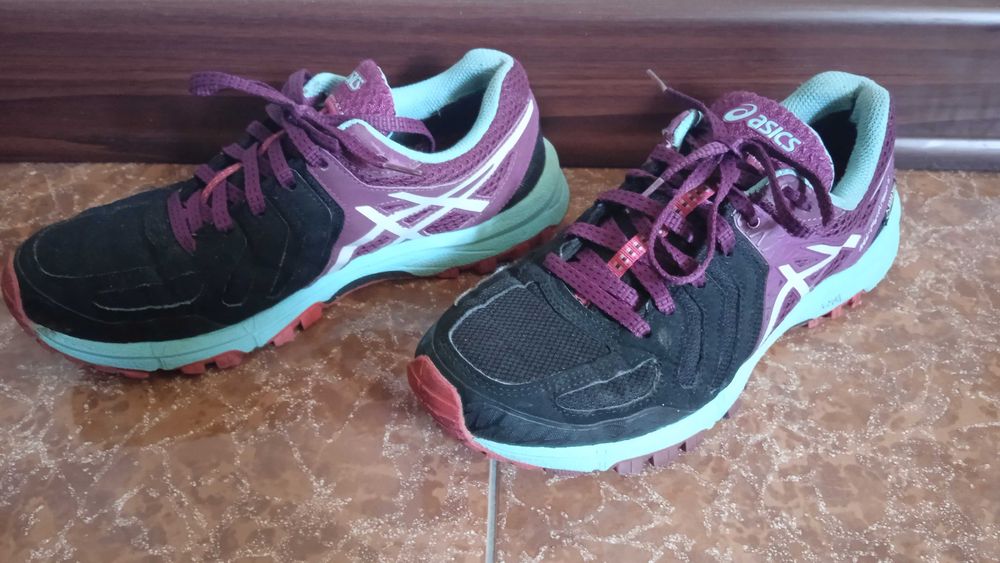 Продам кроссовки женские Trussardi