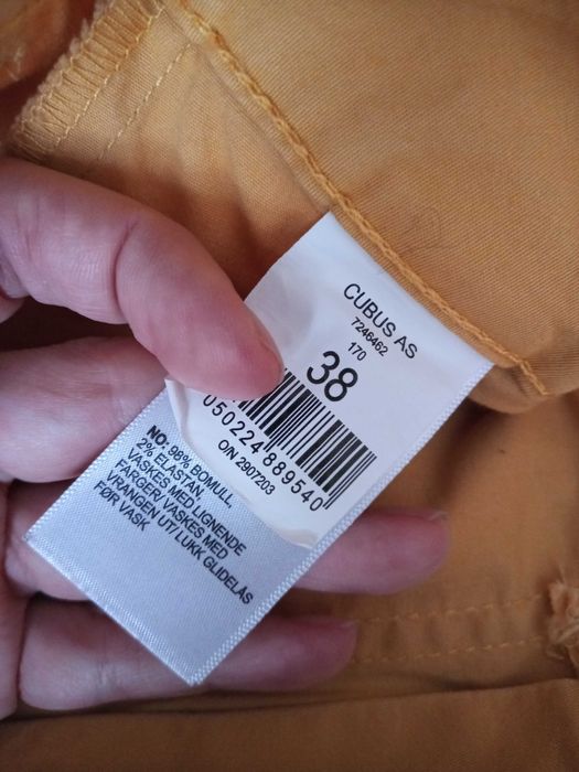 Ciemno żółte szerokie bermudy szwedy bawełniane 38 Cubus
