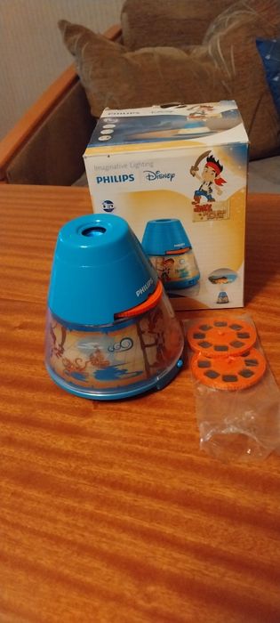 Sprzedam lampkę nocną z projektorem do pokoju dziecka