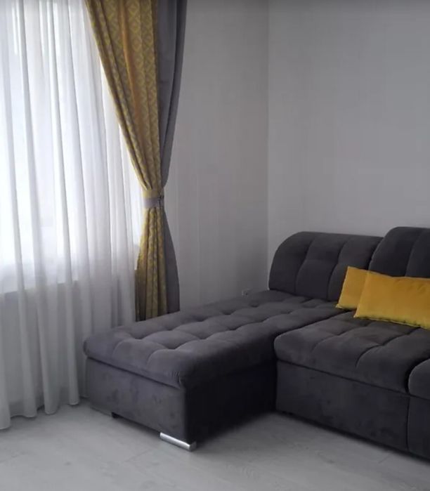 Продаж 2к квартири 72 кв. м на вул. Гнатюка Академіка