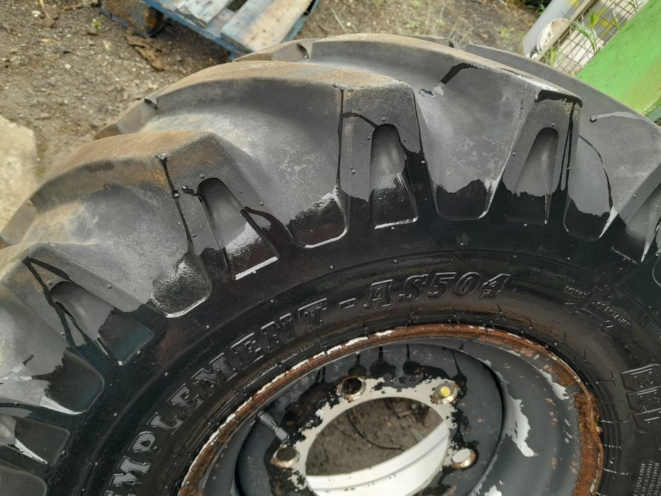 Koło 11.5 - 15.3 BKT Kompletne koło