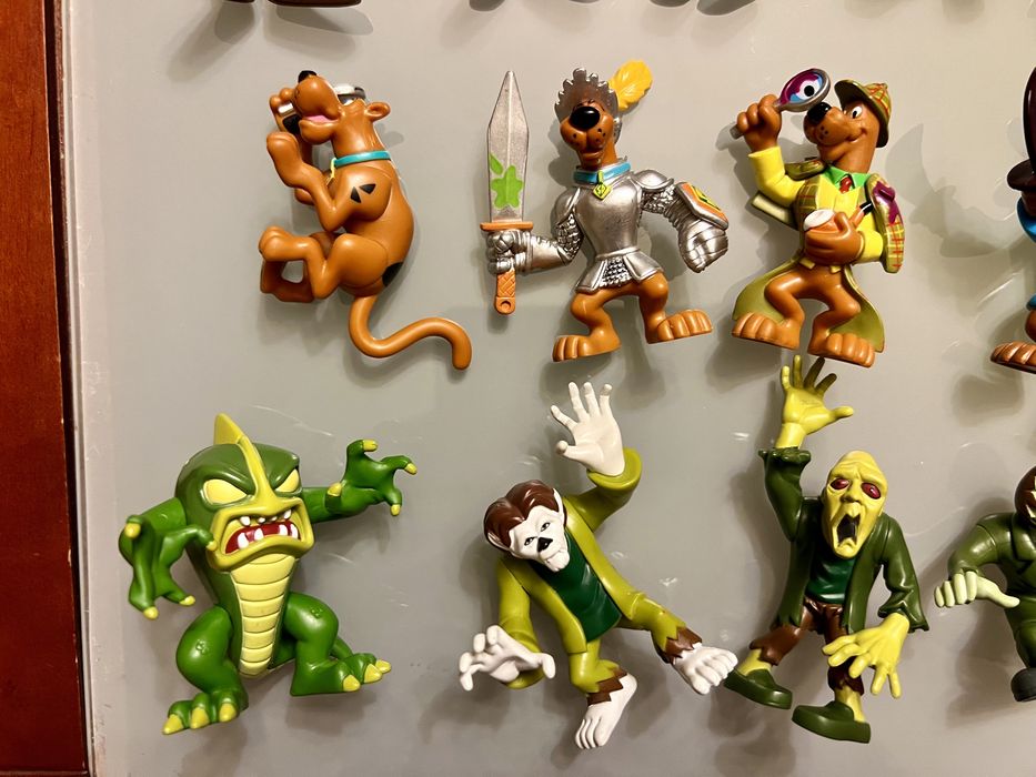 Zestaw 16 sztuk figurek z bajki „ Scooby-Doo”