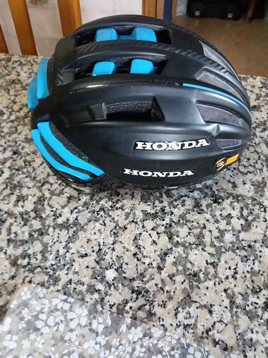 Capacetes de ciclismo ou BTT.