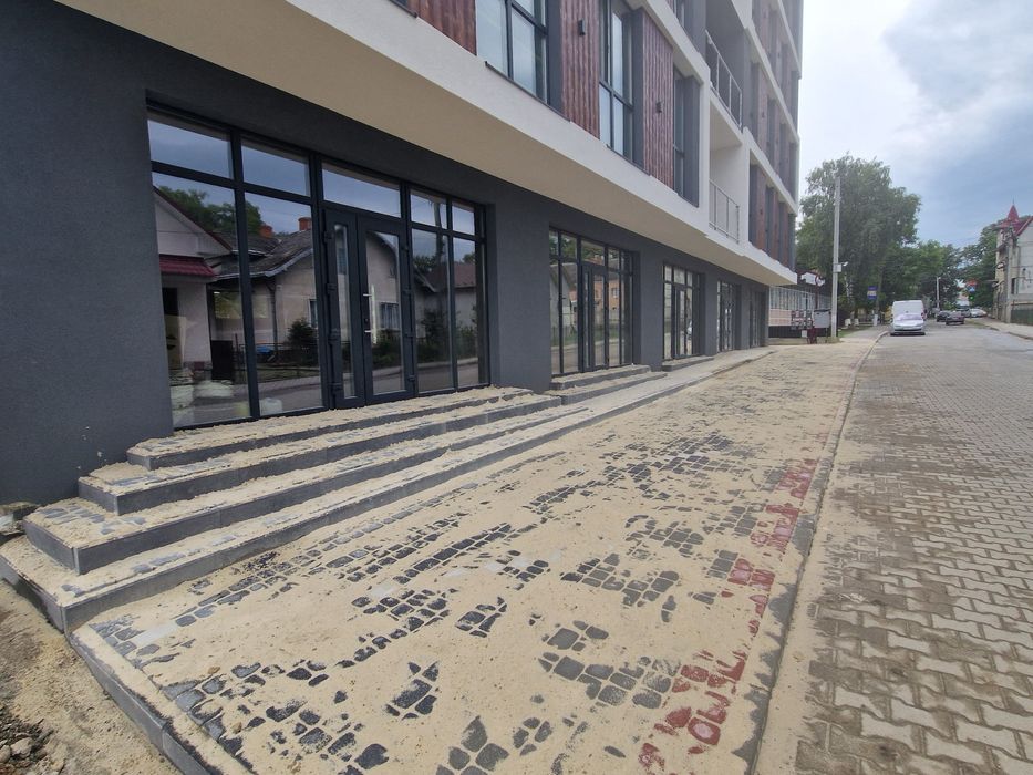 Продаж комерційних приміщень в новобудові в м.Снятин