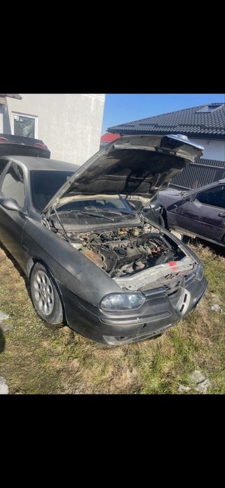 Авто Alfa romeo .