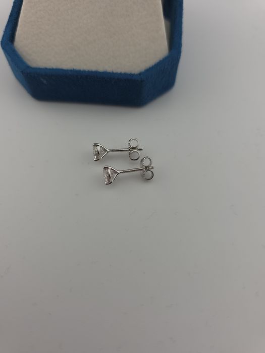 Серьги пусеты из белого золота 750 пробы с бриллиантами по 0.51ct  GIA