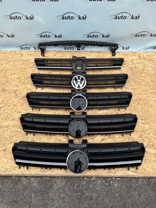 Решітка капоту Volkswagen Golf 7 2012- Дорестайлінг / Рестайлінг