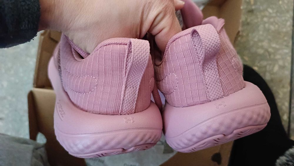 Buty damskie wiosna różowe . Firma" Under Armour""