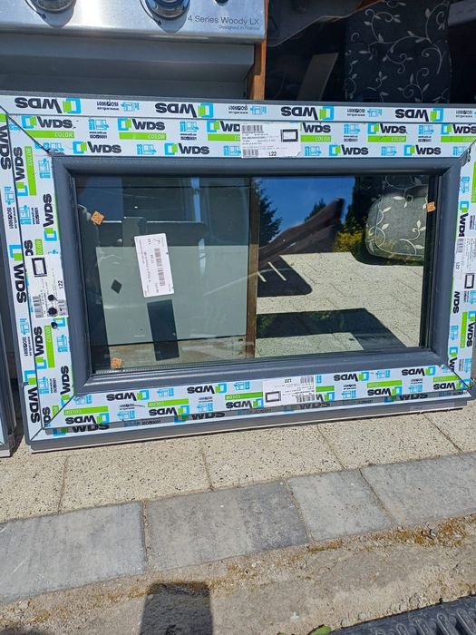 Okno PCV RU 85x55 złoty dąb/antracyt trzyszybowe