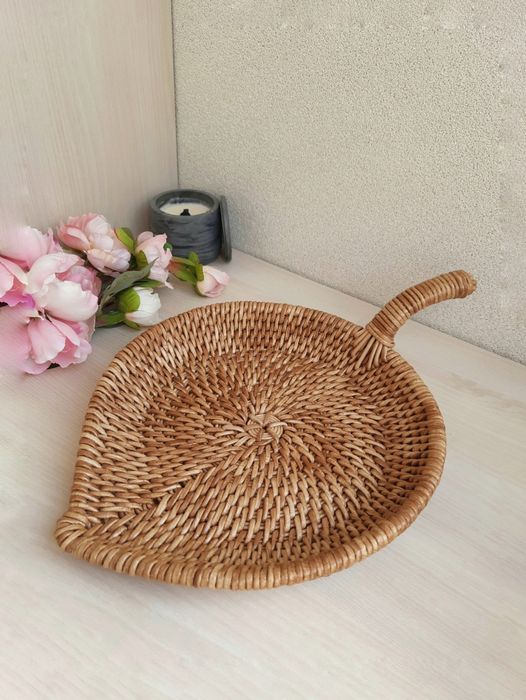 Плетена таця (поднос)