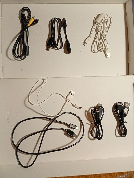 Кабелі USB: Micro-USB, Mini-USB, перехідник USB  — Mini-USB, Mini-USB