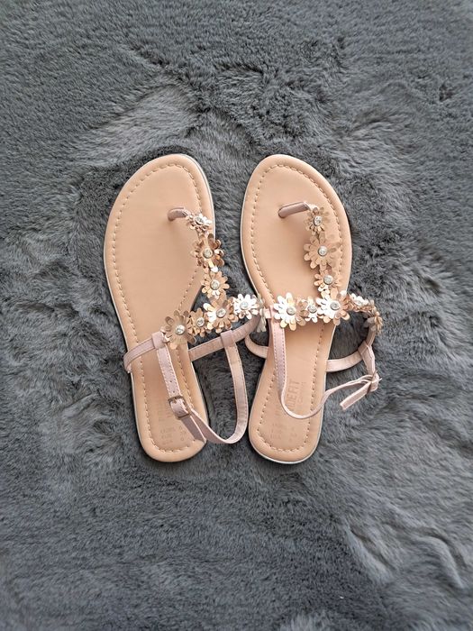Zlote sansalki rozmuar 39 Primark nowe