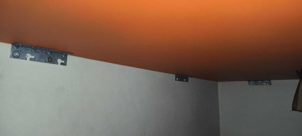 Mobiliário de quarto cor de laranja