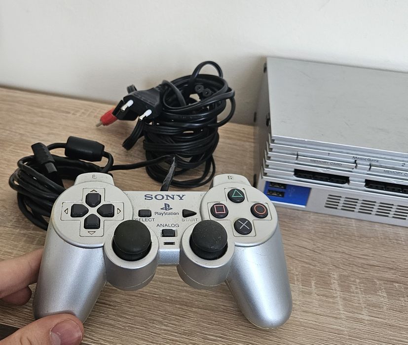 Konsola PlayStation 2 FAT Silver +Pady Gry