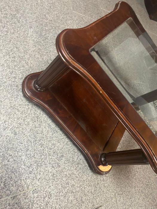 Mesa de centro com vidro