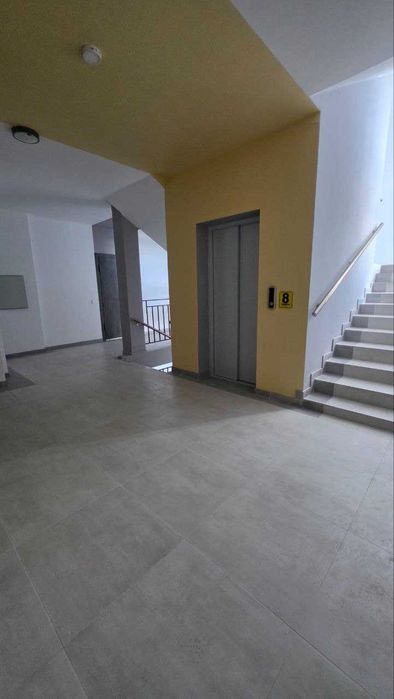 Велика двокімнатна новобудова, поверх 8/10, площа 75 метрів