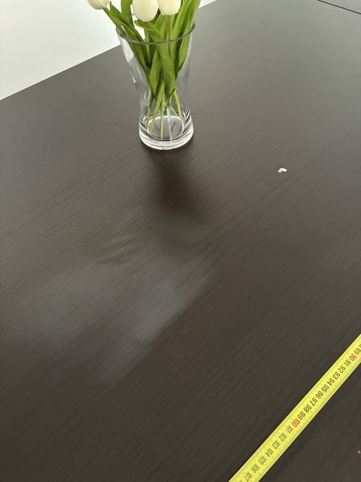 Mesa de jantar extensível em madeira – robusta e moderna
