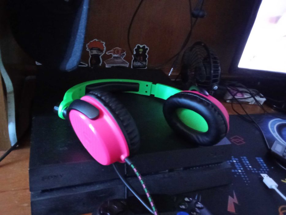 PS4 with Controller and Headset64283967645441121