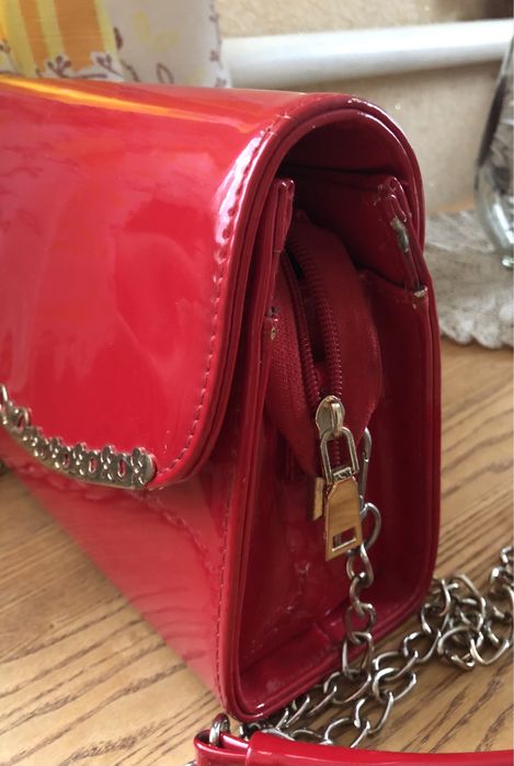 Сумка червона з лакованої шкіри